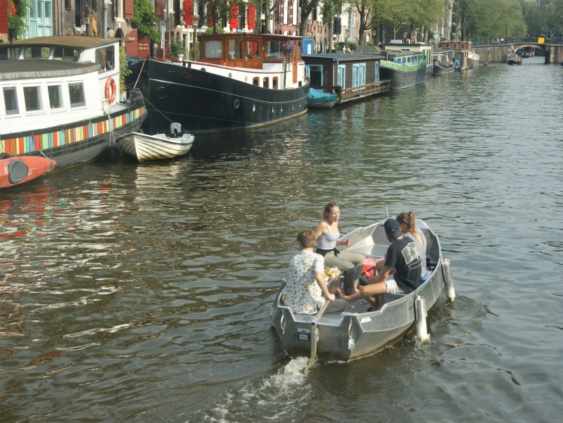 Sloep huren Amsterdam met schipper op de grachten